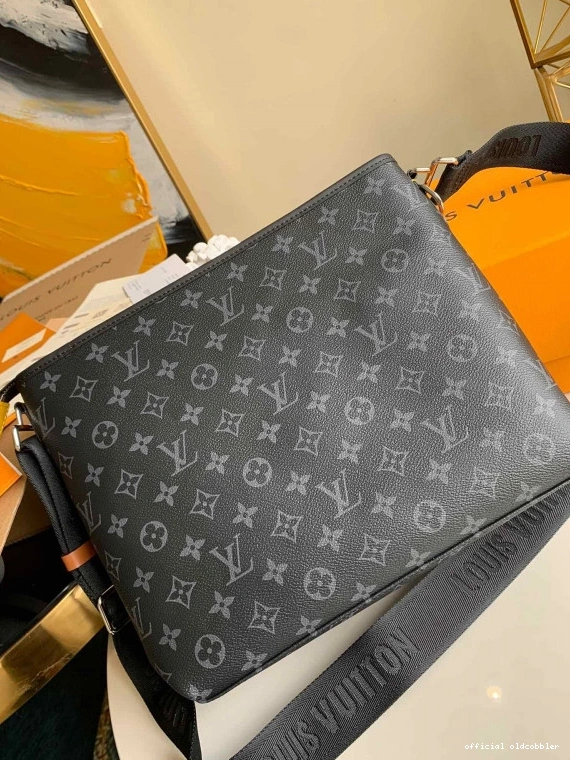 Official oldcobbler VUITTON LOUIS BAG MESSENGER 0710